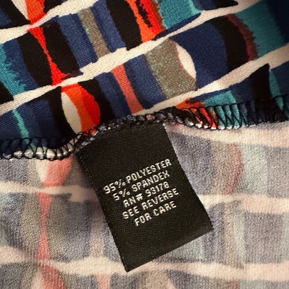 Sleeveless multi colored top. Size XL - Picture 5 of 9